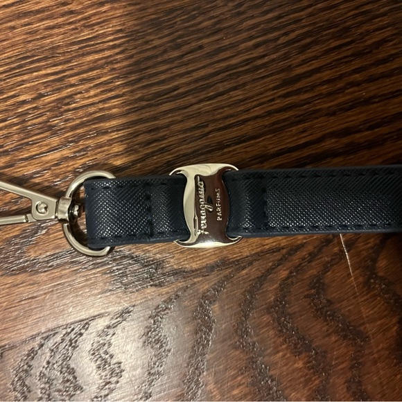 Ferragamo perfume clip/keychain - Picture 2 of 4